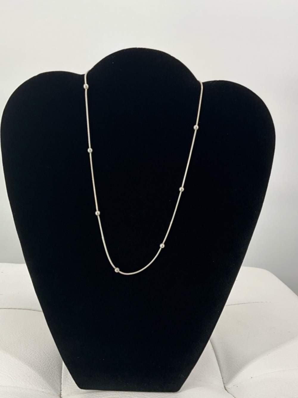 Louis Vuitton Sterling Silver Made in Italy Station Choker Necklace 17” 6.19g - Picture 2 of 4